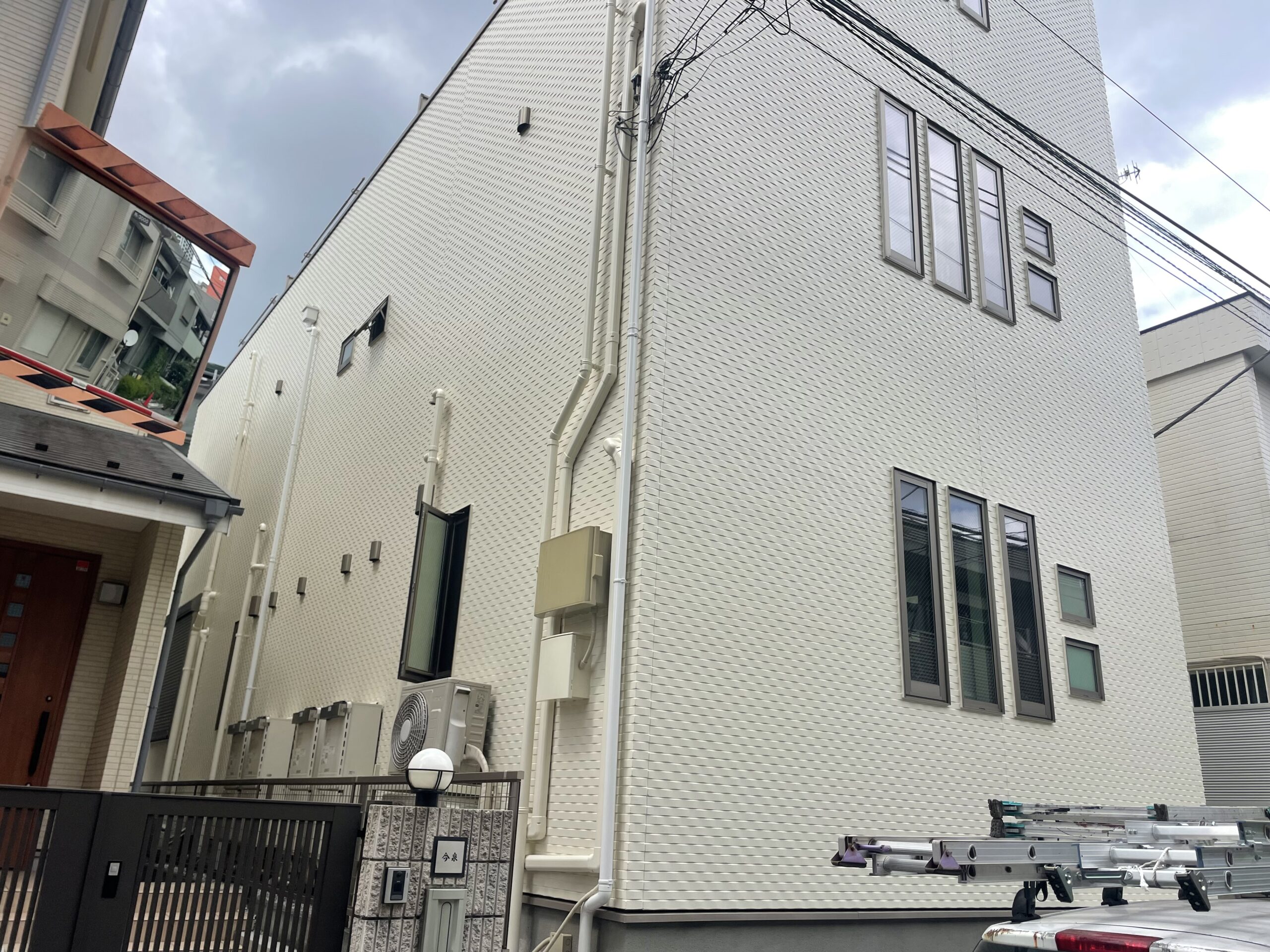 東京都新宿区のアパートをベージュ系の色で塗り替えました。施工後