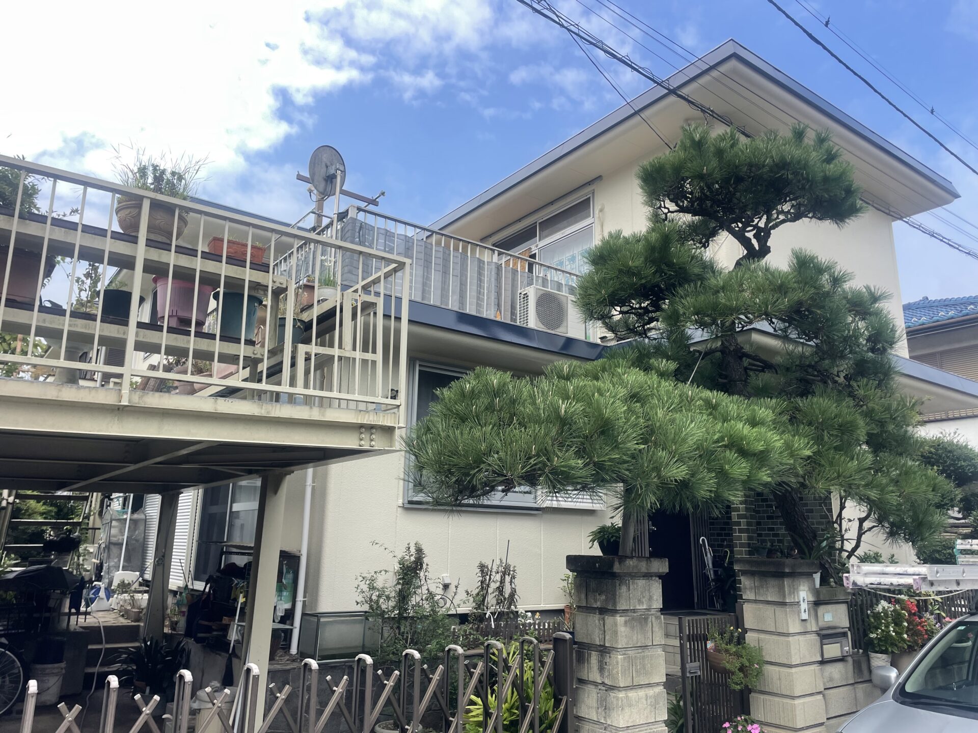 狭山市のA様邸で屋上と車庫の屋根を防水して外壁をラジカル制御型塗料で塗装を行いました！施工後