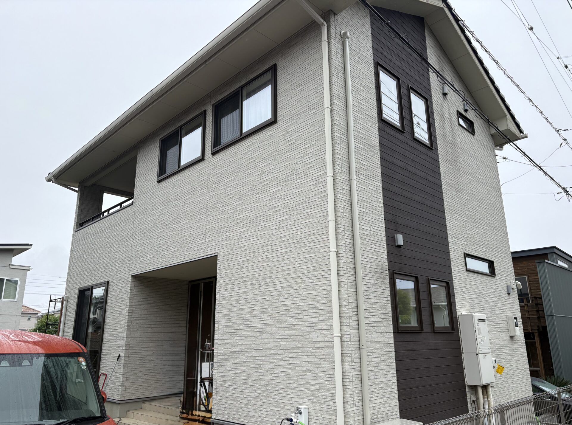 埼玉県日高市で水溶性溶剤無機塗料のグランデで外壁を塗装してオートンイクシードでコーキングを打ち替えました！施工前