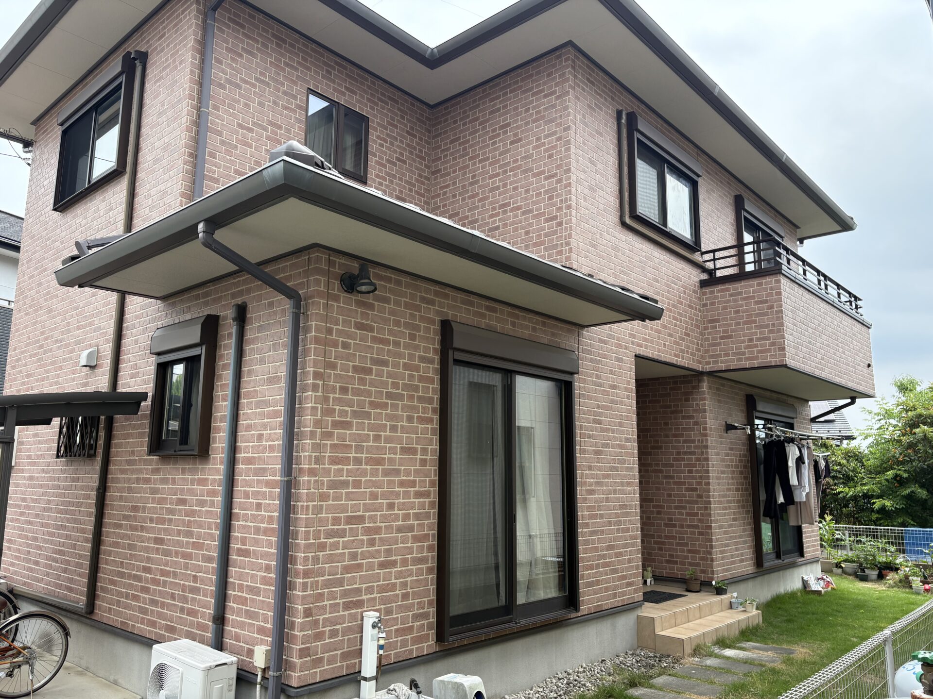 埼玉県川越市　M様邸　外壁塗装とコーキング打ち替えの途中経過です。施工前