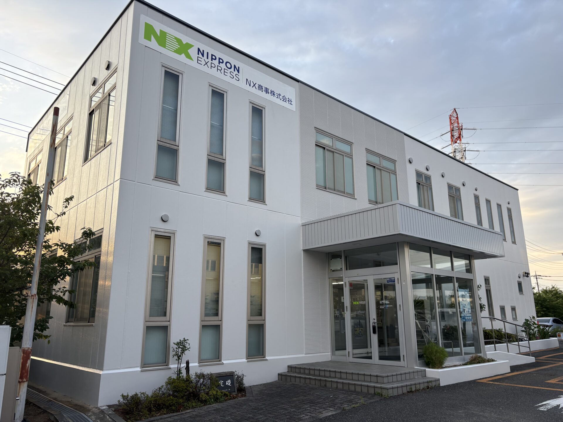 埼玉県伊奈町でNX商事様の事務所社屋の折板屋根と外壁を塗装して、ＡＬＣ目地のコーキング打ち替えも行いました！