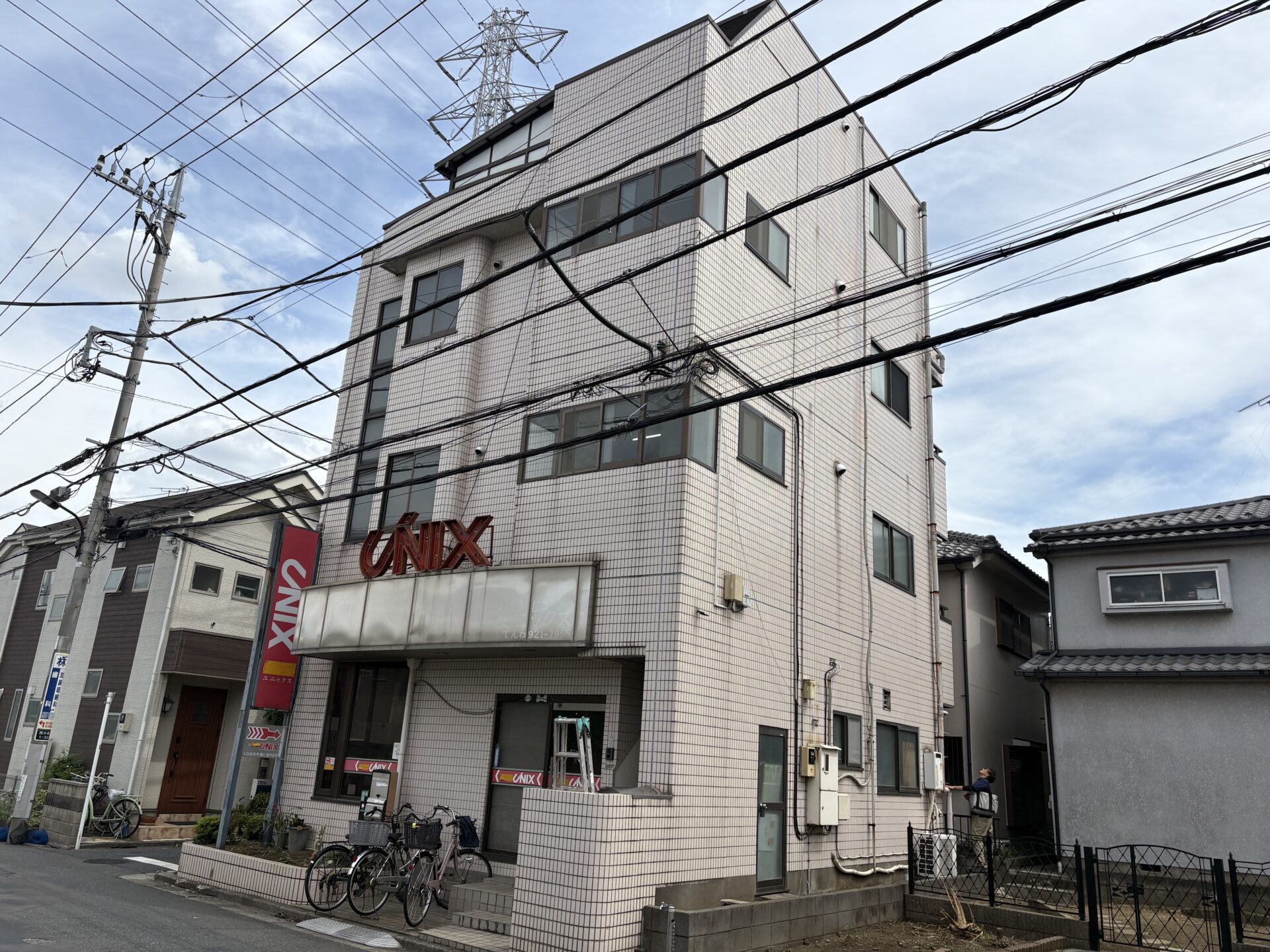 東京都練馬区　ＵＮＩＸビル　外壁塗装防水工事の途中経過です。施工前