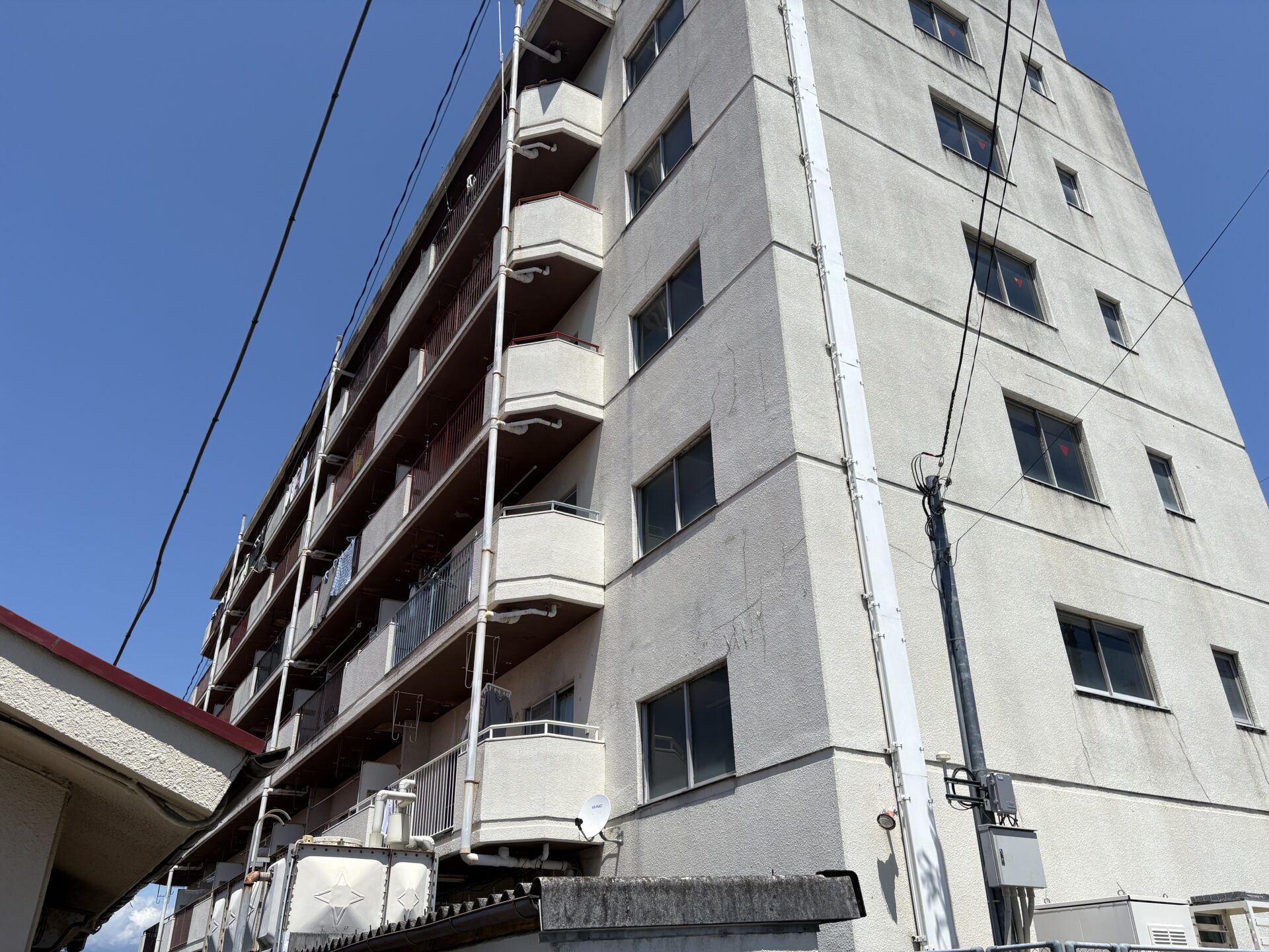 山梨県甲府市　マンション大規模改修工事の途中経過です。施工前