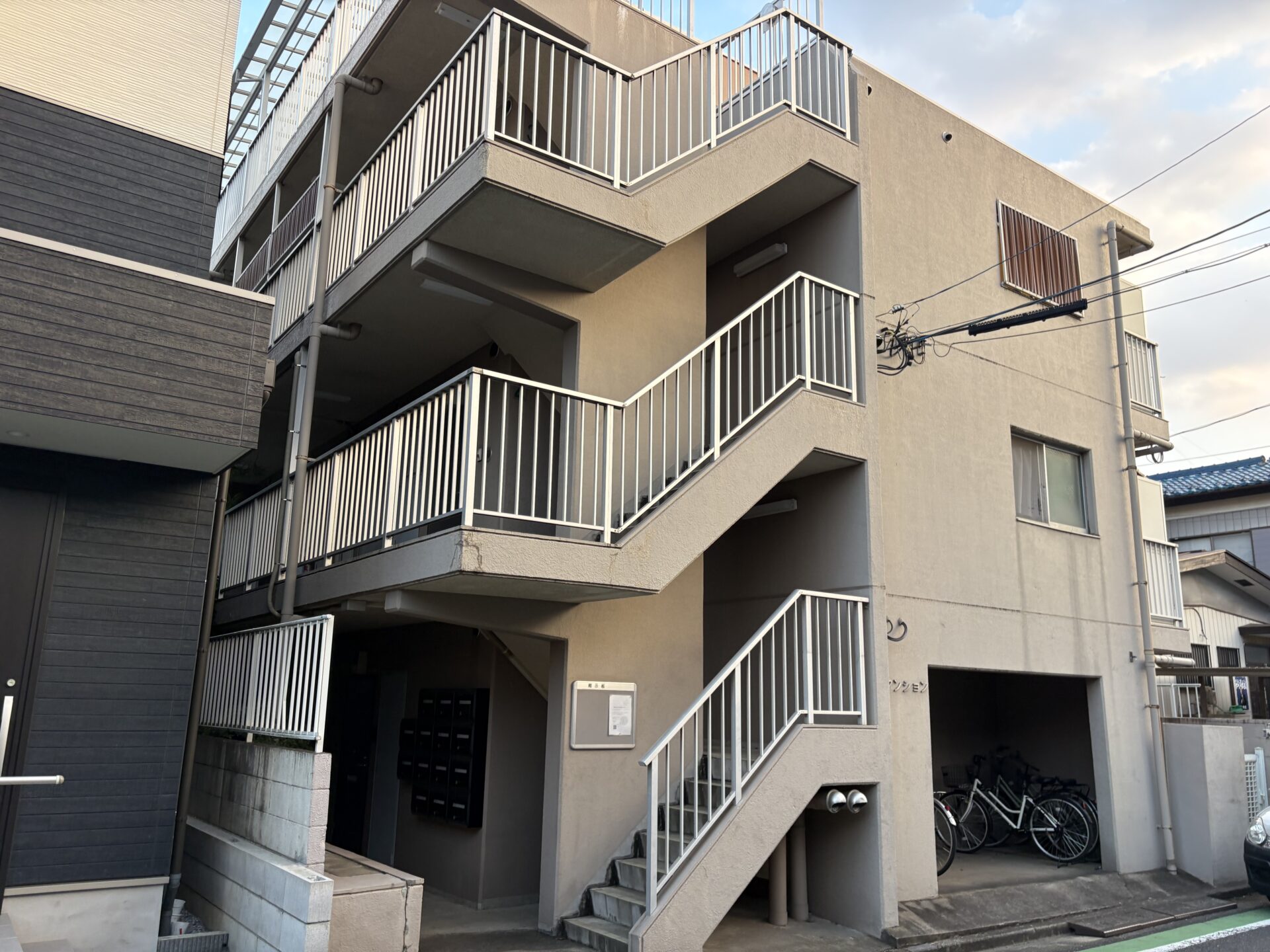 埼玉県さいたま市 富士マンション改修工事の途中経過です。施工前