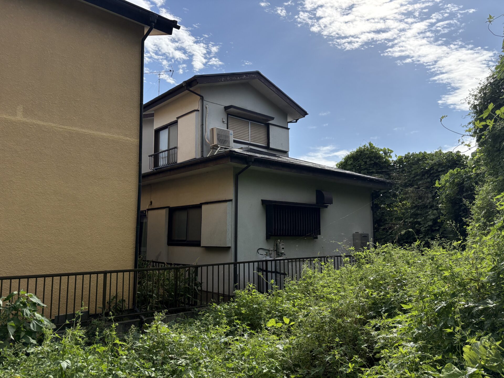 埼玉県川越市 M様邸 外壁塗装工事の途中経過となります。施工前