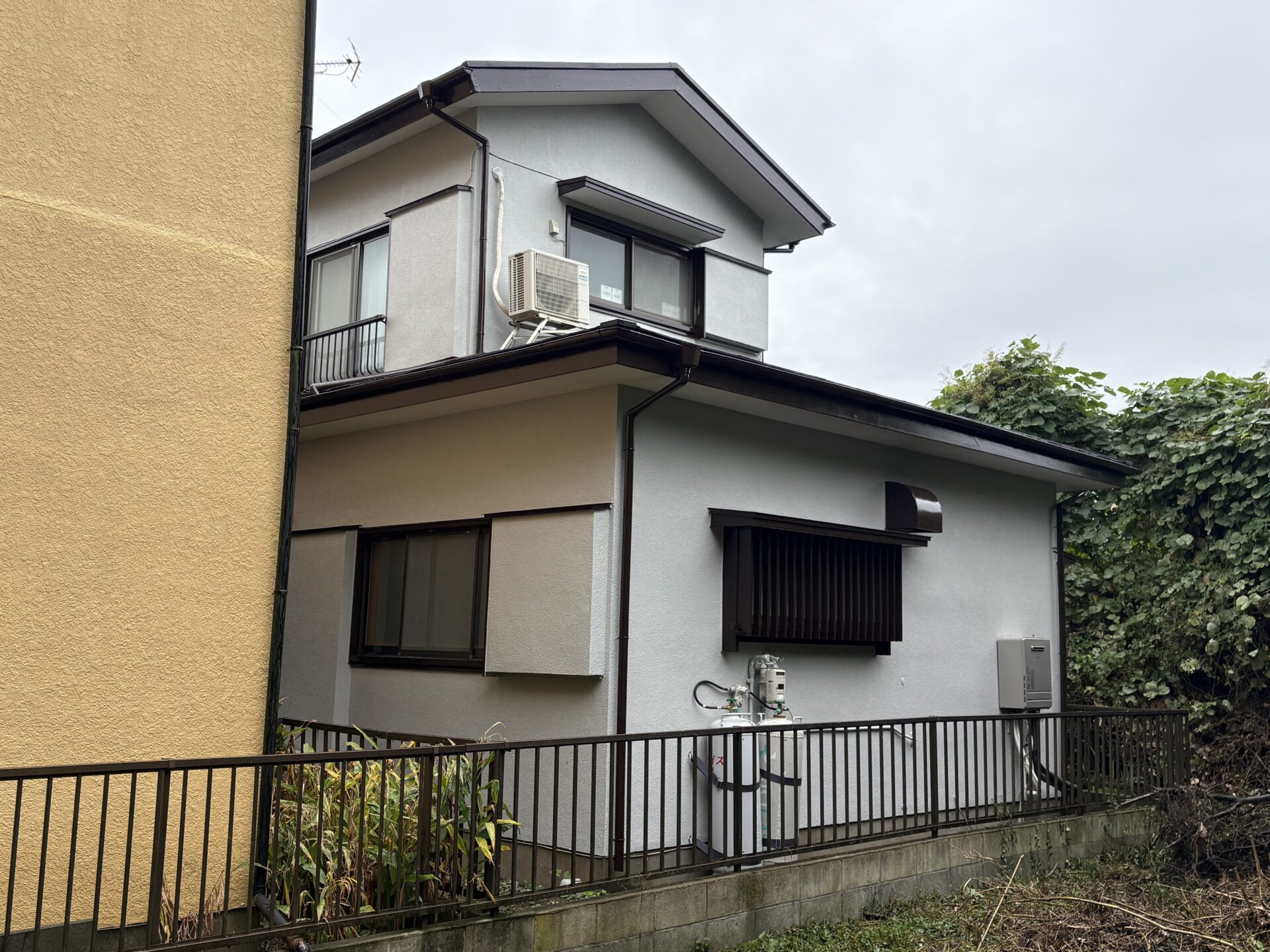 埼玉県川越市 M様邸 外壁塗装工事の途中経過となります。施工後