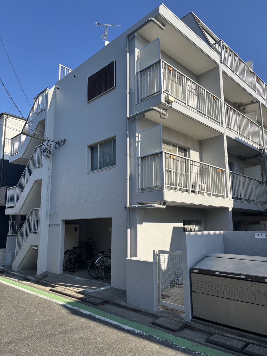 埼玉県さいたま市でマンションの屋上防水と外壁塗装を行い、門扉の交換もしました！