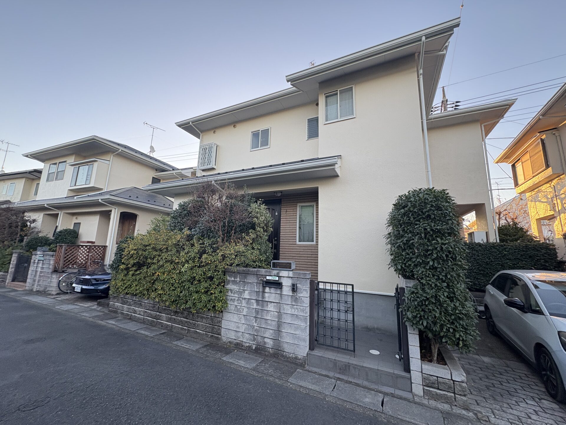 埼玉県蓮田市　K様邸で屋根と外壁をラジカル制御型塗料で塗装してバルコニーはウレタン防水を行いました！施工前