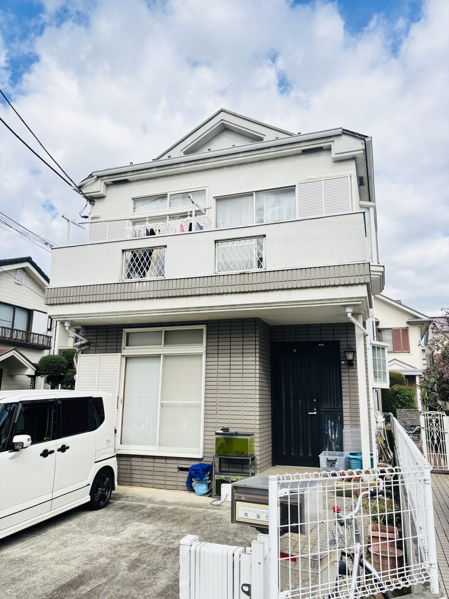 東京都練馬区　K様邸　外壁屋根塗装・バルコニー防水工事の途中経過です！施工前