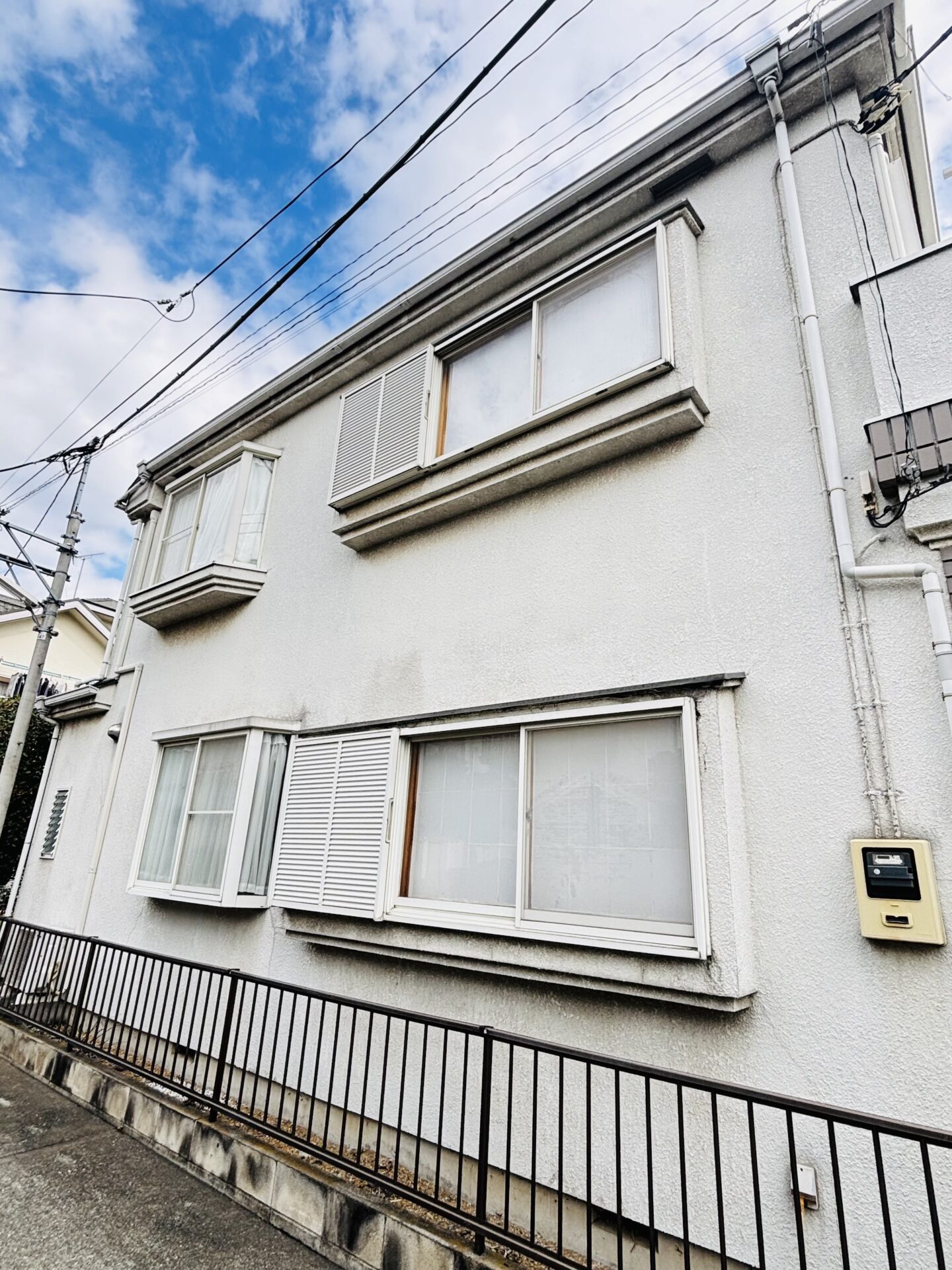 東京都練馬区　K様邸　外壁屋根塗装・バルコニー防水工事の途中経過です！施工前