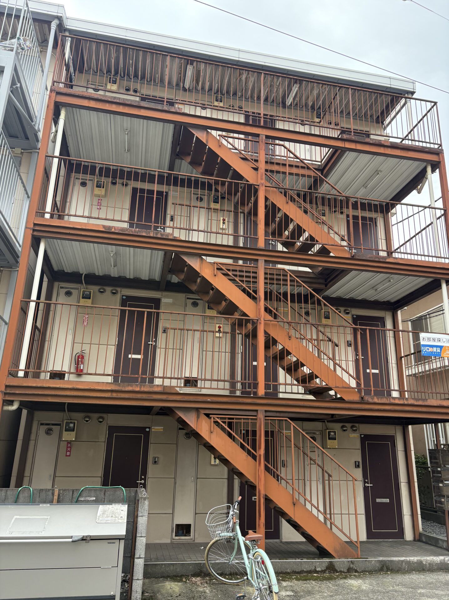 さいたま市　アパート　外壁屋根塗装・外壁張替え・防水工事の途中経過です施工前