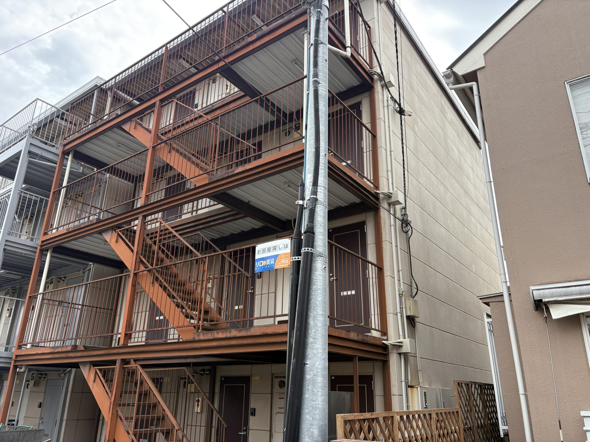 さいたま市　アパート　外壁屋根塗装・外壁張替え・防水工事の途中経過です施工前