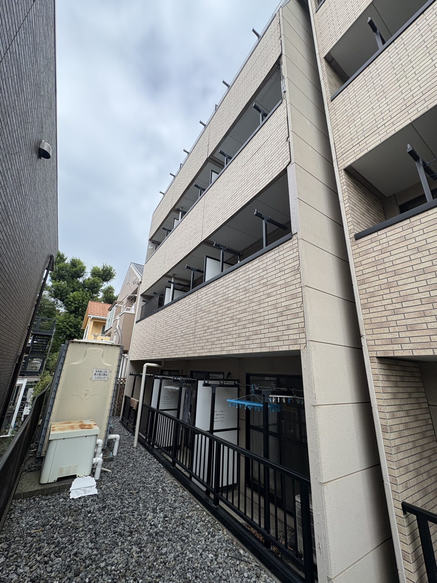 さいたま市　アパート　外壁屋根塗装・外壁張替え・防水工事の途中経過です施工前