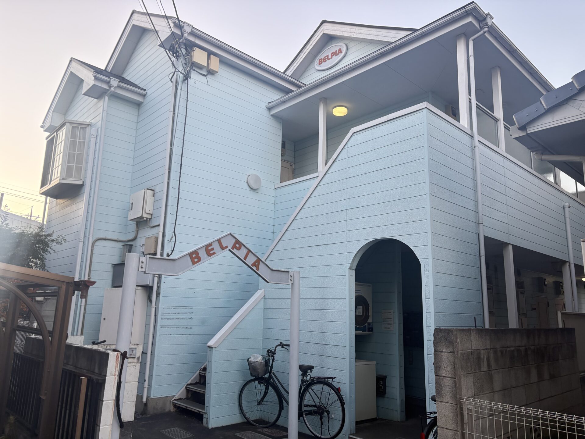 埼玉県さいたま市　アパート　外壁塗装・屋根塗装・コーキング工事の途中経過です。施工前