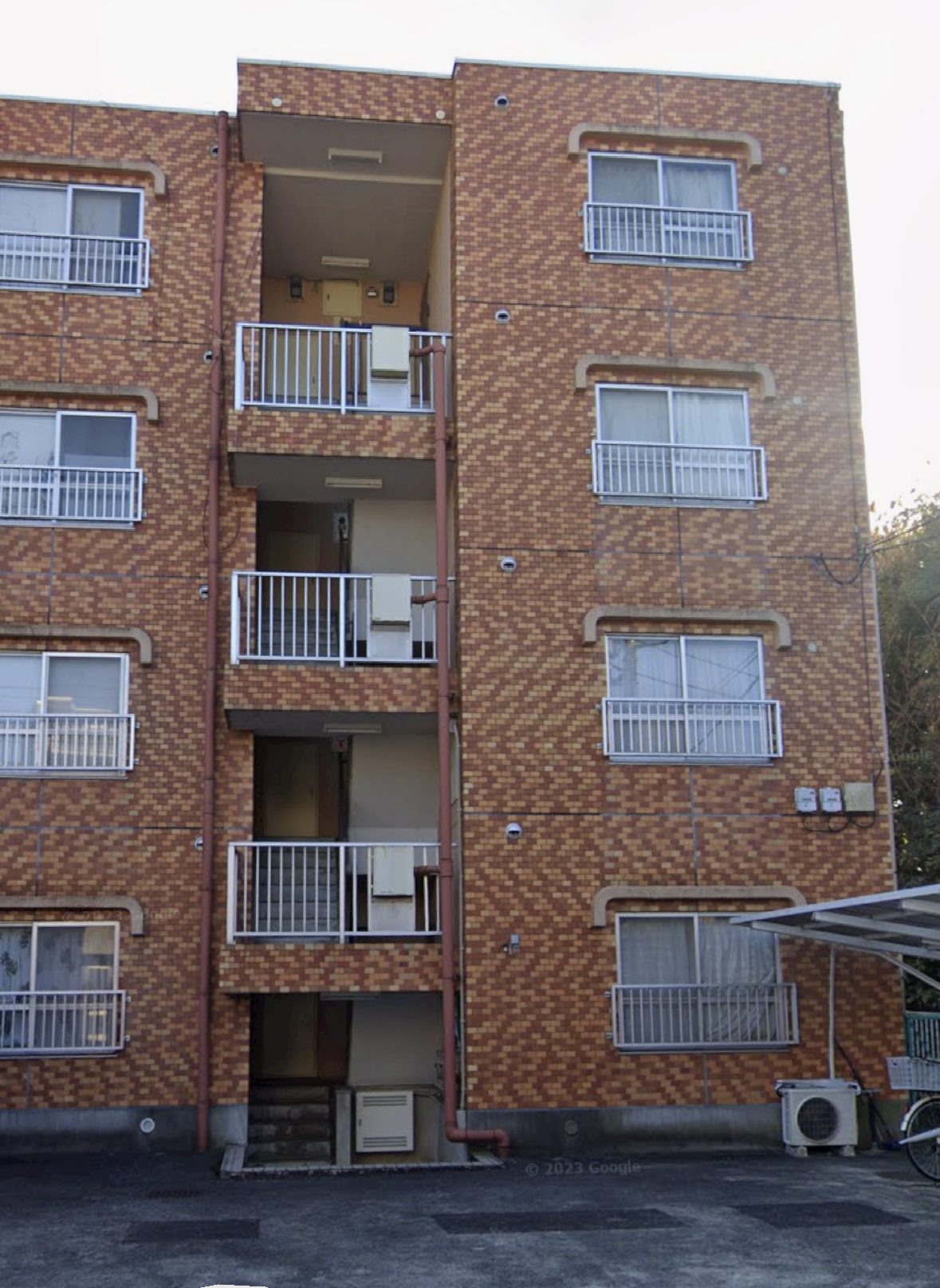 埼玉県さいたま市　マンション　タイル張替え・タイル防水・コーキング工事の途中経過です。施工前