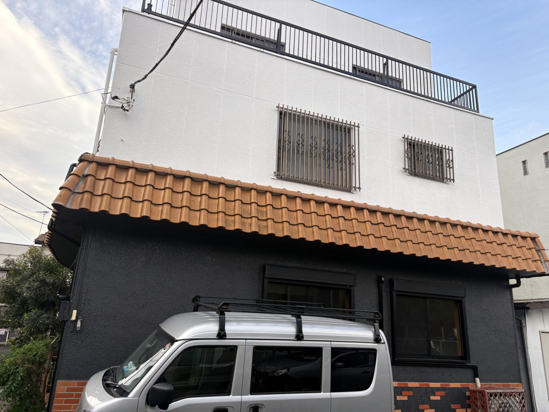 埼玉県鶴ヶ島市　不動産管理会社からのご依頼を頂いて、外壁をラジカル制御型塗料のパーフェクトトップで2トーンで塗装を行いました！施工後