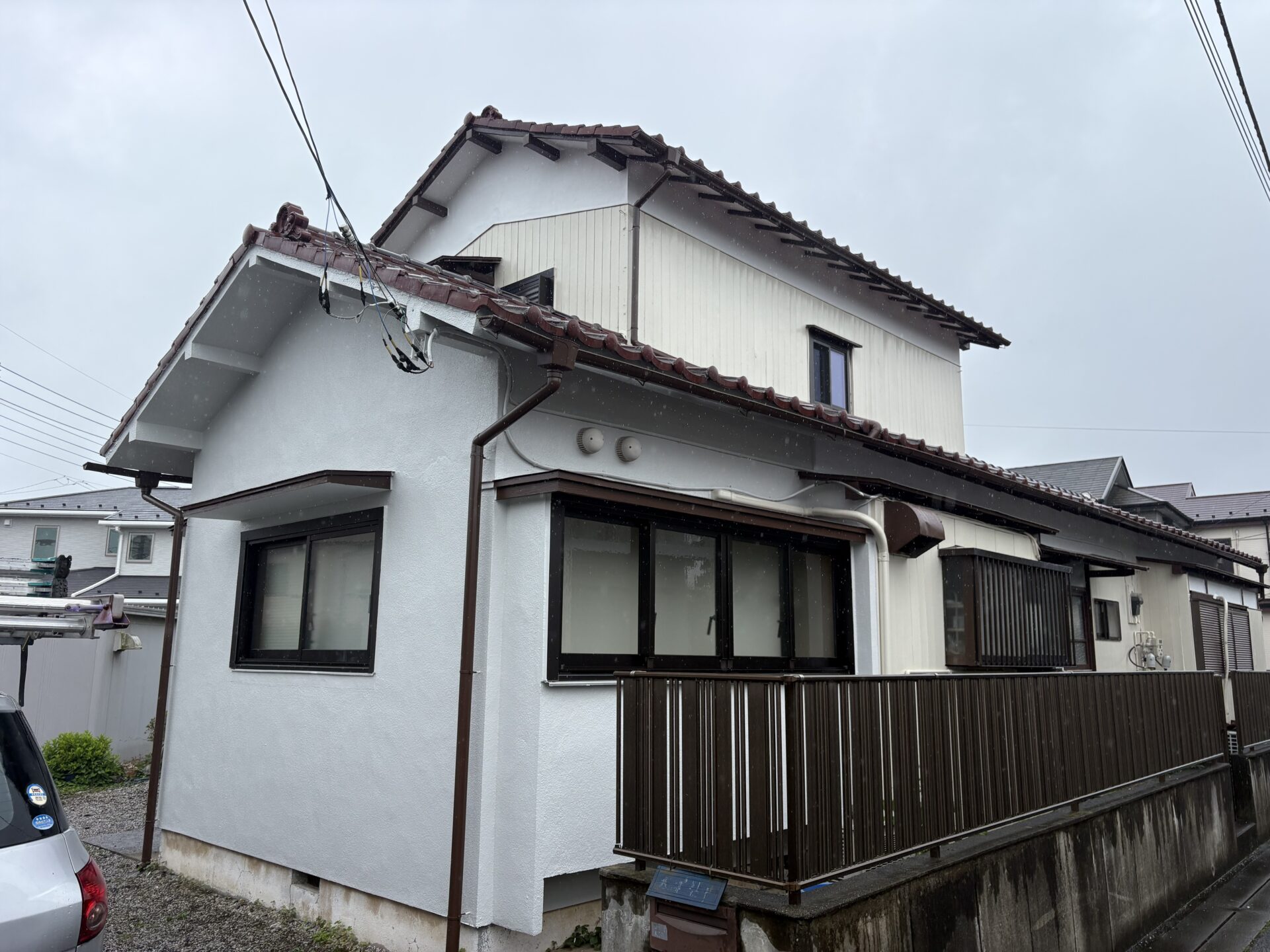 埼玉県狭山市のO様邸で外壁塗装と屋根漆喰補修、波板交換工事が完工しました。施工後